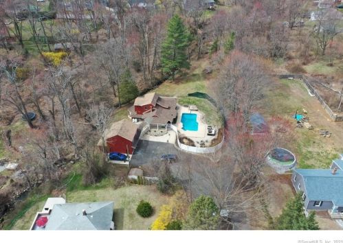 57 Brookdale St, Waterbury, CT 06716-1941