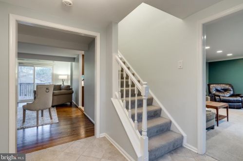 9913 Coffer Woods Rd, Springfield VA  22015-2903 exterior