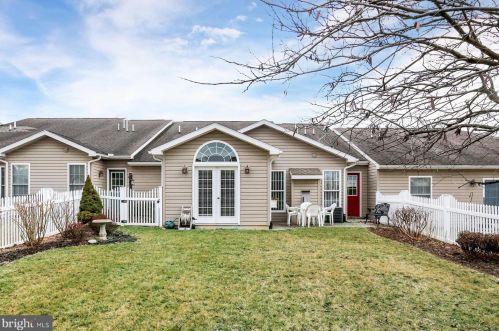 109 Merrihill Dr, Carlisle, PA 17015-6937