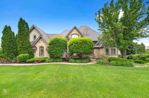 6972 Fieldstone Dr, Willowbrook IL  60527-6969 exterior