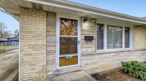 1841 Shore Ave, Des Plaines, IL 60018-3921