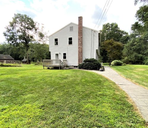 254 Chestnut Hill Rd, Colchester CT  06415-2007 exterior