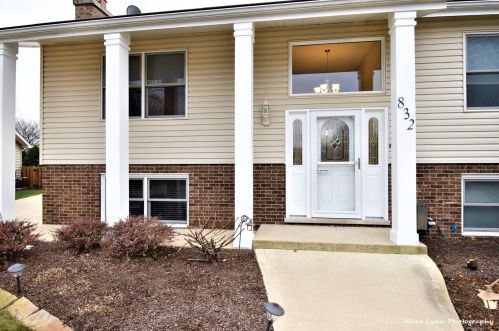 832 Wabash St, Carol Stream, IL 60188-1437