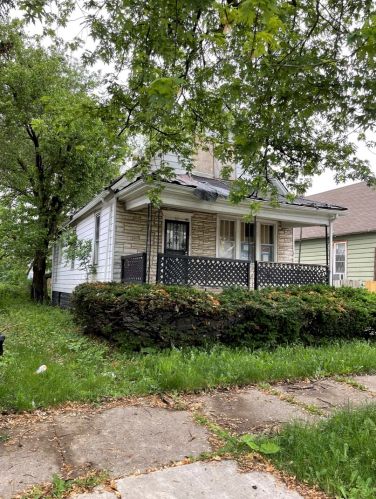 32 102nd Pl, Chicago, IL 60628-2016
