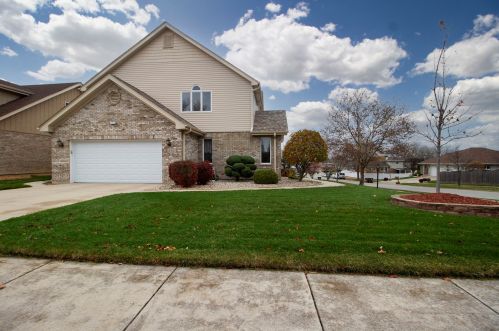 6512 Charleston St, Oak Forest, IL 60452-2624