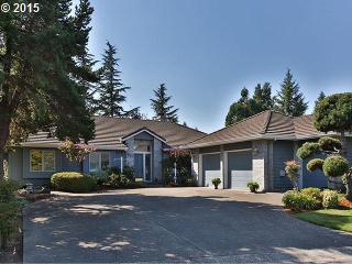 1851 Doral St, Mcminnville, OR 97128-2447