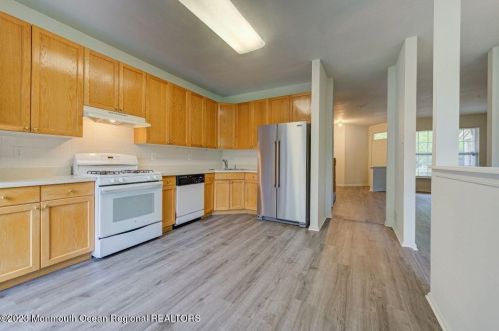 34 Banyan Blvd, Holmdel Village, NJ 07733-2777