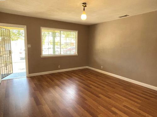 1720 Milton St, Stockton, CA 95205-7028