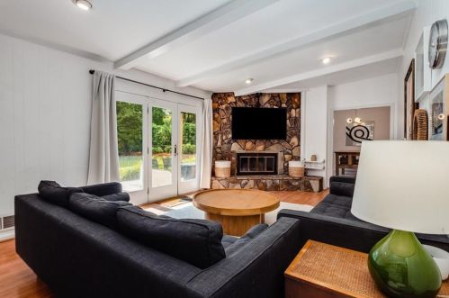 1549 High Hvn Ct, Atlanta GA  30329-3203 exterior