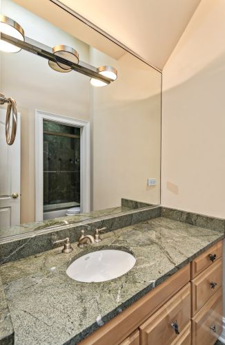 102 Ambriance Dr, Willowbrook IL  60527-0801 exterior