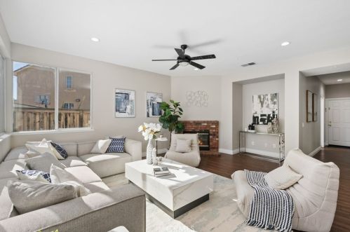 8974 Oakridge Ct, Riverside CA  92508-3095 exterior