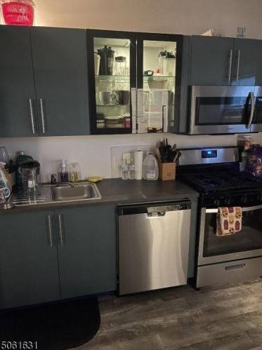 61 Sassafras St, Paterson, NJ 07524-1733