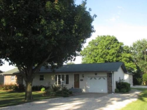 210 Leaverton St, Palestine, IL 62451-1333