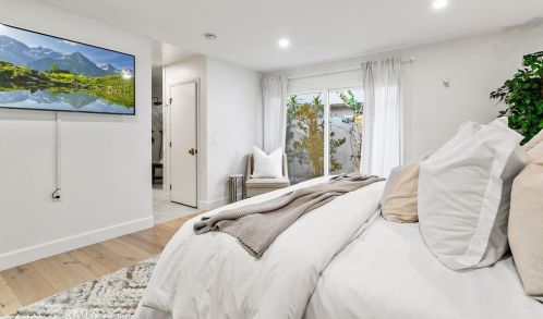 17089 Westport Dr, Huntington Beach CA  92649-4246 exterior