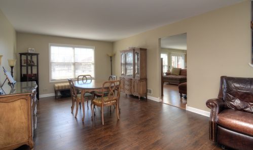 1198 Knollwood Dr, Carol Stream IL  60188-2943 exterior