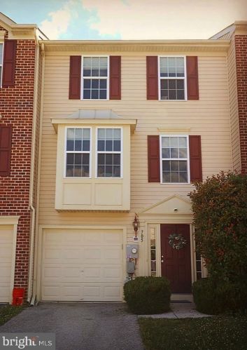 705 Grant Dr, Hanover, PA 17331-2079