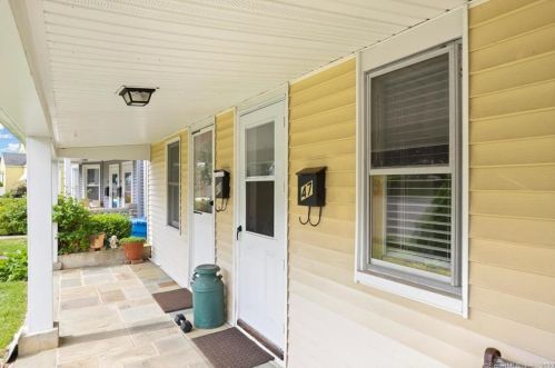 49 Lakeview Ave, Huntington CT  06484-2232 exterior
