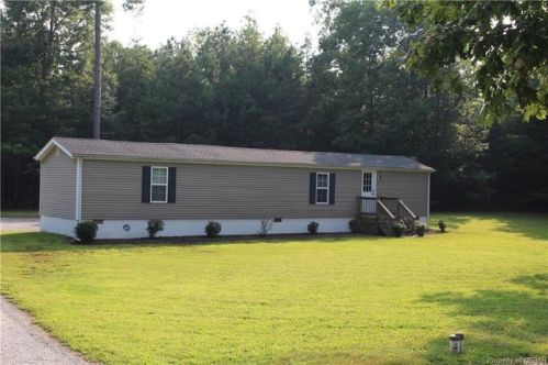 2938 Pierce Rd, Saluda, VA 23149-2628