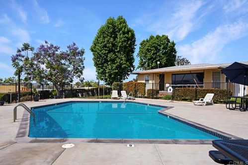 220 Camino Corto, Vista CA  92083-4948 exterior