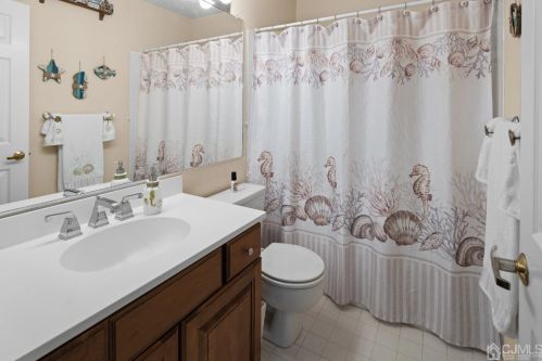 32 Coriander Dr, Princeton NJ  08540-9425 exterior