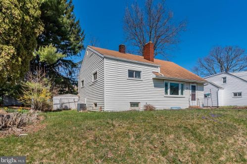 5204 Woodlawn Dr, Harrisburg, PA 17109-5544