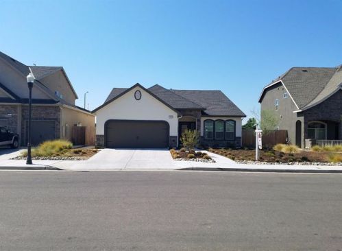 3854 Alamos Ave, Clovis, CA 93619