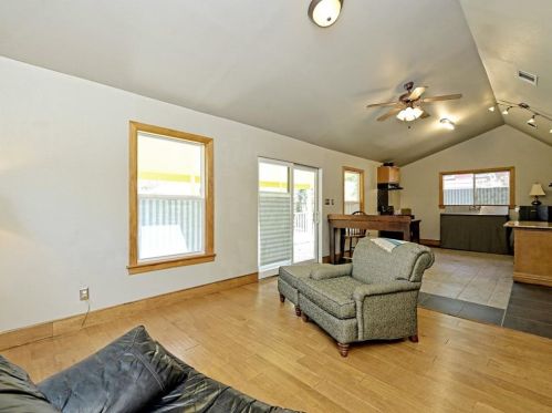 6107 Felix Ave, Austin TX  78741-3312 exterior