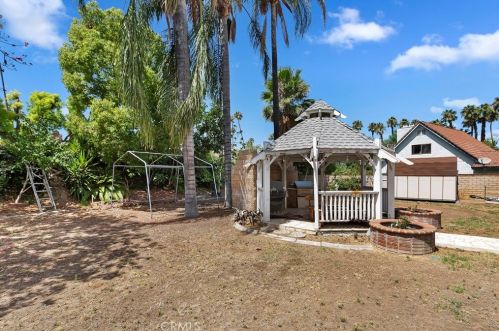 2662 Sovereign Way, Riverside CA  92506-5120 exterior