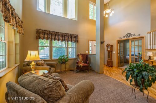 6170 Oakmont Ln, Gurnee, IL 60031-5353
