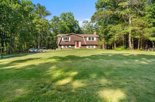21 Wellesley Dr, Pelham, NH 03076-2919