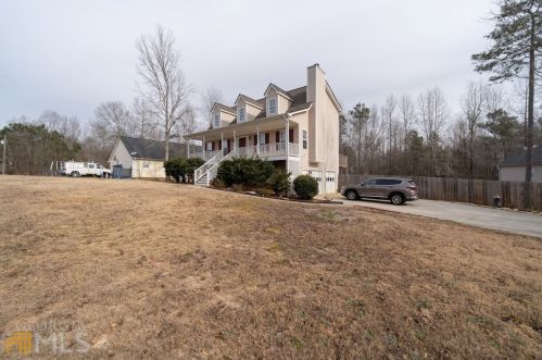 236 Emerald Pointe Dr, Carrollton, GA 30116-9410