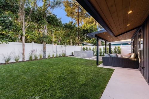 5243 Fulton Ave, Van Nuys CA  91401-5906 exterior