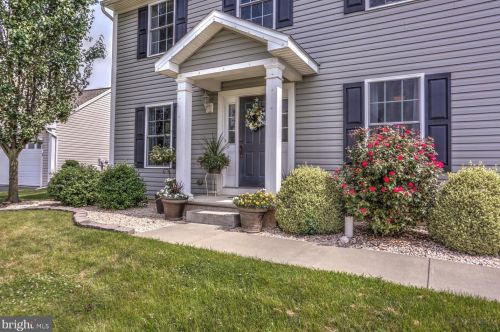 14 Truman Dr, Ephrata, PA 17522-1243