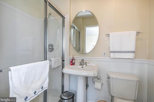 1 Tomlyn Dr, Princeton NJ  08540-4316 exterior