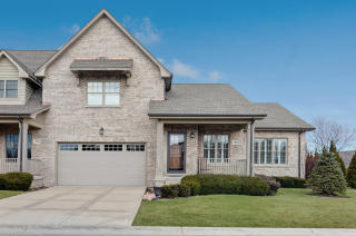 1300 Darien Path Way, Oak Brook, IL 60561-3101