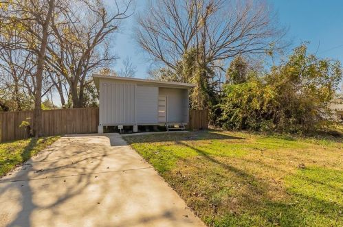 2918 Brigham Ln, Dallas TX  75215-5045 exterior