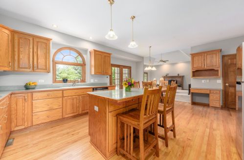 2324 Wellesley Ct, Naperville, IL 60564-4328
