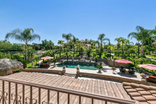 18003 Green Orchard Pl, Riverside CA  92508-8743 exterior