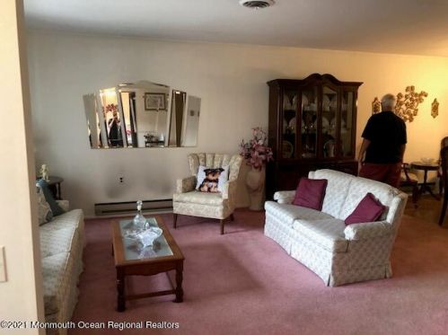 4 Hudson Pkwy, Lakehurst, NJ 08759-1717