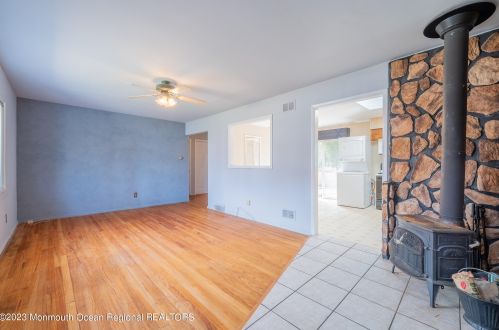 858 Lincoln St, Tinton Falls, NJ 07701-5717