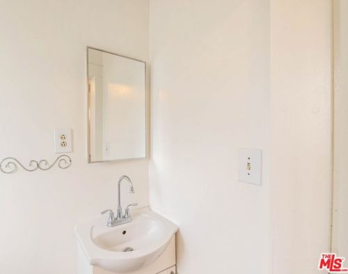 734 Adams St, Glendale CA 91206-2502 exterior