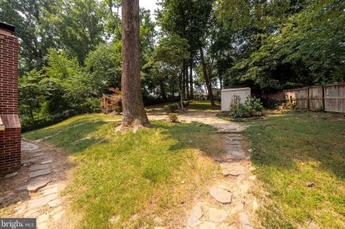 7136 Game Lord Dr, Springfield VA  22153-1318 exterior