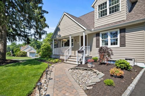 1989 Farmingdale Rd, Scotch Plains, NJ 07076-2944