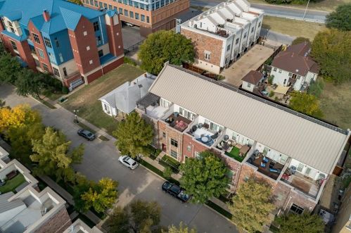 701 1st St, Fort Worth TX  76102-2705 exterior