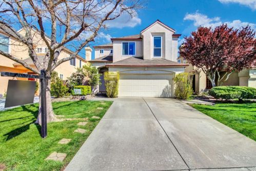 831 Chateau Cir, Vacaville CA  95687-7432 exterior