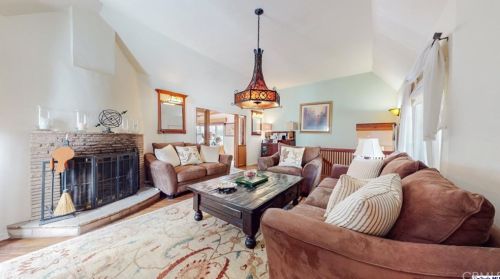 1860 Verdugo Knolls Dr, Glendale, CA 91208-2608