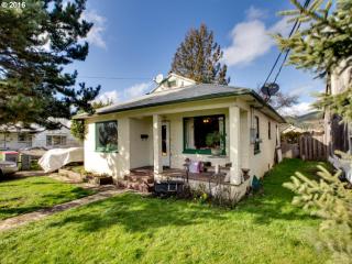 535 Yamhill St, Sheridan OR  97378-1140 exterior