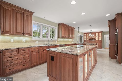 8526 Clarkson Dr, Fulton, MD 20759-9629