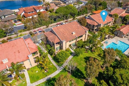 16901 Bluewater Ln, Huntington Beach CA  92649-2901 exterior