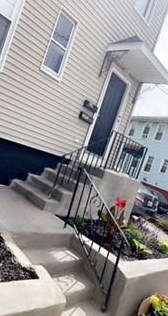 9 Carl St, Providence, RI 02909-5607